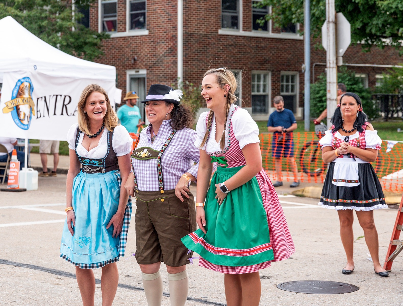 Traditional Womens Oktoberfest Outfits